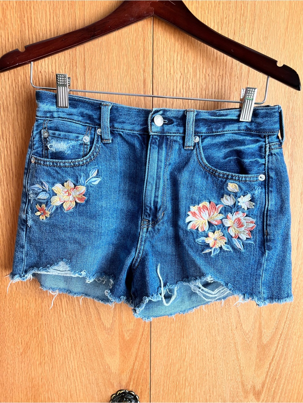 American Eagle Embroidered Floral Shorts